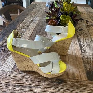 Grey and yellow wedges
